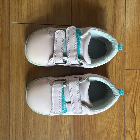 TEN LITTLE BLUSH PINK SHOES - Picture 4 of 7